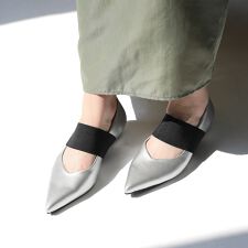 リーカ(RiiiKa)の【25秋冬新作】ゴムストラップポインテッドトゥパンプス