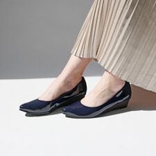 【晴雨兼用】【定番商品】ポインテッドトゥレインウエッジパンプス