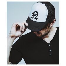 ノーアイディー(NO ID.)のイニシャルエンブロイダリーCAP(キャップ)