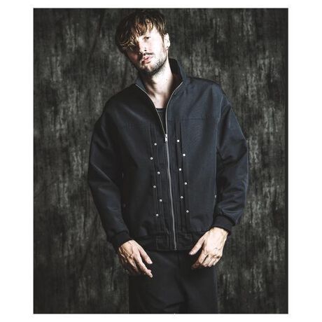 [^:857006-310B]857006-310B xbgBIGgbNu]2025 A/W NO ID. COLLECTION50ÑfjWPbgɌ郊xbgfBe[č\zANO ID.炵_ȃjAXŗƂ񂾃gbNu]Bd߂̃|GXe_bNfނƓ̗̊ƒ芴𐶂݁A1ő݊̂VGbg`BtgɃ^bN邱ƂŁA{[N[ɐۂɎdオĂ܂BƐɂ̓uzÃXvbgobN\Ƌ@\𗼗BWXgŒĂtɉHDĂL}oXŁAJWA`Xg[g܂ŕLΉ\łBȓ:E50Nfj̃xbgfBe[Iɍĉ߁EdƃhC˔|GXe_bNfށEtg^bÑ{[VGbgEEɃuAXvbgobNdlœ₷vXEX^COɉs𐶂ރgbNu]^߃V[:ETVc̏ォyHDXg[gX^CɁE[hɂ񂹂g~\zh̐▭oXyޒȂɁEH~̗オɂ傤ǂACpCgAE^[ƂāyӉzfp摜́A͋C`邽߂ɃP[VBeꂽ̂łBۂ̏iJ[́AO[wỉ摜ƂĂmFB xbgBIGgbNu] ́AgȃfBe[č\zNO ID.炵1Bߋ̖݂ɃAbvf[gA2025 A/WRNṼL[s[XłByfpzGRAY ~ size one / H:182cmiCOfjGRAY ~ size one / H:180cmi{lfjBLACK ~ size one / H:170cmi{lfjJ[Ƃ̒pƂăTCYIт̎QlɂB