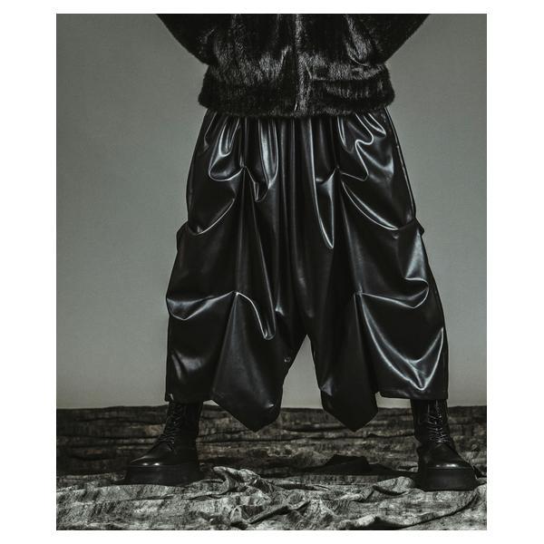 シンセティックレザーリベットトラウザーズ | ノーアイディー(NO ID