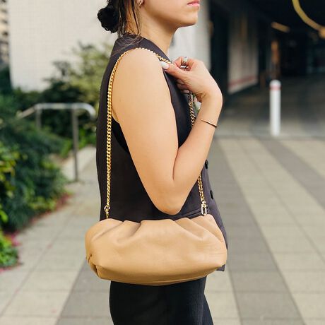 [^ԁF31460261031]X^CI΂ĂA_ȃNb`obOBꂽVvȃfUCŁAǂȒȂɂ킹₷ACeBNb`obOłApIȃTCYŃfC[Ɏg₷Ƃ|CgłByBRENTELLA/uebz2022N̏tăX^[g̃C^AuhBEl̍ZppA]ƓYwiōꂽobÕRNVłBC^A₳ꂽ㎿ŌIꂽVRvgAOWA[RtH[gRZvgɎg₷ACy؂ɂ̂Â肪͂łB