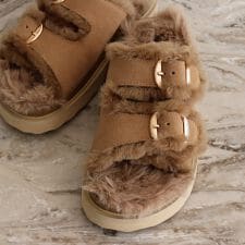 【MOHI／モヒ】 ムートンベルトサンダル