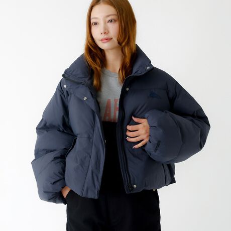 [^ԁF04490131002]D]̂25AWŒǉIlCr[25AWVFłgh̃Nbvh䂪AKELTỸpt@[u]BȂɂ̓VT[gƂ3M?ЂEJ@\ȑfނgpBт̐Ƃقړׂ̃}CNt@Co[ƃ|GXet@Co[gݍ킳AC܂݁AfMEۉɗDĂ̂̑fނłBg~̓~͂ꖇΉzĂ܂BɃh[R[htĂ̂łۂVGbgɂA̐NhAAW܂B̃|Pbgɂ̓nhEH[t̓d\ɂȂĂ܂Bt@Xi[߂ĂVGbgɂȂ܂B_E͂ƏƂɁA~̑_AE^[ƂĂ߂̈ꒅłByKELTY/PeBz1952NAJAzƂłAAEghA}łfBbNEPeBɂĒâAEghAobOuhuKELTYiPeBjvBオz͂ƌzƂƂĂ̋Zp͂ɂĎK[WɂĎJԂAâȁgfCpbNhBIȍ\AJ̎҂̐ShÂ݂ɂǍ̃obNpbÑX^_[h𐶂ݏo܂B1960NɍlĂAoR̃obNpbNufCpbNvqbgA1960`1970Ñqbs[EobNpbJ[u[ƂĂ܂BuobNpbN݂̐̐evƌĂ΂ꂽpCIjAuh́ǍAJR̃obOȂǂĂ̒nʂŝ̂ɂĂ܂B1970Nォ́AobNpbN̐Ŕ|oAZpƂɃCR[gA_Eu[c͂߃AEghAiSʂ̊Jɂ͂𒍂悤ɂȂA1975NA_EWPbg̔@ɖ{iIKELTYApnB1978NAiCnɍ@\fGore-Tex~l[gJɋhɗDꂽ}Eep[J[𔭔B݂pƃt@bV˔i𑱁XƓWJAf̕ł̔ȂǂĐẼ[U[ɈĂ܂Bx[W fFH166 B75 W61 H85 pTCYFFu[ fFH166 B75 W61 H85 pTCYFFubN fFH166 B75 W61 H85 pTCYFF_[NlCr[ fFH166 B75 W61 H85 pTCYFF