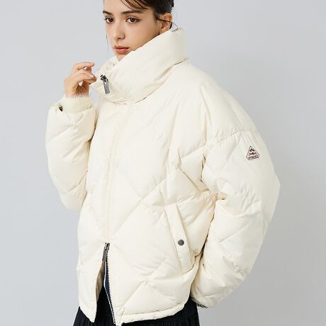 [^ԁF04499831007]NVbNȃ_ChLg{uAfvB\nɂ̓\tgȎƃi`ȃXgb`͂ȐngpASn̗ǂbNX̂V[gWPbgłBhbvV_[Ɛ̃EhőS̓IɊۂ݂̂郉CAƂg݌vŃCO̍ۂXgXȂpł܂B܂tg|Pbg̃CjOɂ͒gt[XtAɂ̓Be[Wbyt܂BfUCNVbNȃ_CLgfUC|CgBEhwA߂̋܂ȂǃfUC̍ꒅłBVGbg/fފۂ݂ттRN[VGbgBslbNX̒ł͂Ƃ̂钅Sň^Ȃ̂ŁAJWAɒȂTCWOł\nɂ̓\tgȎƒ悢Xgb`̂fނgpĂ܂BR[fBl[gNV[ȒSnƁA_CLĝ̓JWAȈۂȂ̂ŁAĩfjX^CȂǋx̃JWAX^Cɂ҂聝slbNX̒ł͂Ƃ̂TCWOȂ̂ŃCi[Ɍ߂̂̂₷łByPYRENEX / slbNXztX̃sl[R̘[TEZx(Saint-Sever)ɂāAт𐶎YЂ 1859 NɑnƂPYRENEX(slbNX)BTEZx̓tHAO̎YnƂĉBł͗LȒnŁAslbNXЂ͑nƓA HpƂďꂽ̖тpA|zc▍Ȃǂ̐Qނ̐Y𑱂Ă܂Bsl[R̘[ƂCۏň_bŃAsbLOꂽ_E͔ɍtBOp[Aۉ̍_E܂܂B1960NɃVtȂǂ̃Lvpi͂߂Ƃ{iIȃApi̐Yn߂slbNX́AOEM [J[ƂėlXȃuhƃ^bOg݁AẪmEnE~ςA1990NォuPYRENEXv̖uhX^[g܂B݂ł͎fUCi[Ƃ̃R{[Vv~ACWJAt@bVV[ӎioĂ܂Bp̒cXSݓXAZNgVbvɃR[i[WJȂǁAtX\_EuhւƑ傫WĂvlbNX݂͌łє̔Q̐Y𑱂ĂAEIɂ͒т琻i܂łтĎЍHŐYĂ_Ȇ[J[łBubN fFH166 B75 W61 H85 pTCYF36X~N fFH170 B86 W61 H90 pTCYF36J[L fFH170 B86 W61 H90 pTCYF36AC{[ fFH170 B86 W61 H90 pTCYF36XO[ fFH174 B81 W63 H87 pTCYF36