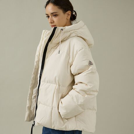 [^ԁF04499831006]uAj3v͐ĝݍނ悤ȃtHŌyĉKȒSnƒg˔V[g_EWPbgłBubN͍NfŎBeĂ܂BׂȎdl̓J[LłmF܂BfUC߂ɐݒ肳ꂽ݁Ah[R[h傫߂ȃt[hA{[̂_EtBOLgXeb`fUC|CgƂȂĂ܂B܂Ɏtꂽh[R[h𒲐߂邱ƂŊۂ݂̂VGbgɂȂقȂ\yݒ܂BR[fBl[gt[ĥJWAȕ͋CȂ̂ŁAi̕ɓރ^E[XȈꒅBґɃ_El܂{[~[Ȍ^Ȃ̂ŁACi[͔łgłBOŒ䍷tVGbg̓XJ[gƂłByPYRENEX / slbNXztX̃sl[R̘[TEZx(Saint-Sever)ɂāAт𐶎YЂ 1859 NɑnƂPYRENEX(slbNX)BTEZx̓tHAO̎YnƂĉBł͗LȒnŁAslbNXЂ͑nƓA HpƂďꂽ̖тpA|zc▍Ȃǂ̐Qނ̐Y𑱂Ă܂Bsl[R̘[ƂCۏň_bŃAsbLOꂽ_E͔ɍtBOp[Aۉ̍_E܂܂B1960NɃVtȂǂ̃Lvpi͂߂Ƃ{iIȃApi̐Yn߂slbNX́AOEM [J[ƂėlXȃuhƃ^bOg݁AẪmEnE~ςA1990NォuPYRENEXv̖uhX^[g܂B݂ł͎fUCi[Ƃ̃R{[Vv~ACWJAt@bVV[ӎioĂ܂Bp̒cXSݓXAZNgVbvɃR[i[WJȂǁAtX\_EuhւƑ傫WĂvlbNX݂͌łє̔Q̐Y𑱂ĂAEIɂ͒т琻i܂łтĎЍHŐYĂ_Ȇ[J[łBubN fFH170 B86 W61 H90 pTCYF38lCr[ fFH170 B86 W61 H90 pTCYF40O[W fFH170 B86 W61 H90 pTCYF40J[L fFH170 B86 W61 H90 pTCYF36x[W fFH170 B86 W61 H90 pTCYF40