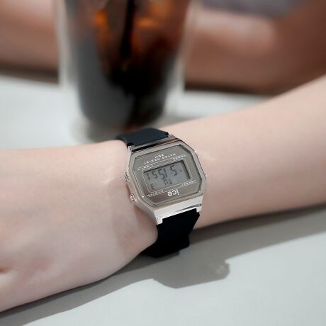 [^ԁF04499867018]xM[̎vuhAICE WATCHMtgɂsb^ȎvoIVvŃgȃfUCɁA^̋P{BGOLDSILVER̋ANZT[̂悤ȉ؂₩Ă܂BuACX fWbg g ^v́Ap`̃gȃP[XfUC̃fW^EHb`BXeX̃P[X̗p邱ƂŁA]̃JWAȕ͋CɏiƍvXBAtAj̕\ɉAXgbvEHb`AA[AobNCgAfA^C@\𓋍ځBjZbNXȃfUCȂ̂ŁAʖ킸gĒfUCłBx[VbNȐFڂƍ̂dオȂ̂ŃMtgɂ߁ByiXybNzP[XF32mmP[XF32mmP[XF8.5mmohG16mmF13.5`19.5cmdF25.5gP[XfށFXeXX`[ohfށFVRhF~lKXhF10ATM[ugFfW^[ugiCR1616j@\EXgbvEHb`EA[EobNCgEfA^CEtAj\@\E3Chۏ؊ԁi[uĝ݁j:[J[ۏ2NICE-WATCHiBOXAۏ؏jyICE-WATCH / ACXEHb`zACXEHb`́AۓIȃEHb`uhƂāAxM[̃oXg[j2007Nɐ܂ACEÕW= sG[ [gQƔނ̃`[ɂĐݗ܂BCHANGE. YOU CAN.L[[hɁA|IȃJ[oG[VƃTCYWŋCX^Cɂāhւ鎞vhĂ܂Bx[VbNłȂꂽfUC͔N␫ʂȂLw爤A킸NŃt@bVEHb`sŐEIȃgbvuhƂȂ܂B iȂ荠ŁA|bvȃfUCVbNŃGKgȃfUC܂ŁARNVAlXȃR[fBl[gŊ􂵂܂B