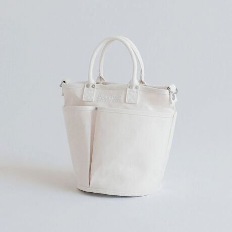 [^ԁF04500161011]u؂eobOvƂẑƃVvŐꂽfUCAe͂̍ȂǁA@\𗼗ꂽobO𑗂oĂ{uhAVegieBAG̃LoXobOBԂȃoPc^MINI BUCKETBxWobÕV[YňԂԂȃ^CvłAO킹8̃|PbgATCYɔe͓͂II߂̃RrjAƂ̂UȂǁAAƂ܂ŁÂoɏd󂷂TCYłB̂ƂLoXnɁAO\ȒtĂ̂Ō^ꂵɂ^tȕ͓IBxgƂ֗̕ɊeTCYW߂ȂAVvŐꂽAfC[Ɋ􂷂obOłB< ؂̑Nx𒷎錍 >{Iɖ؂͔ňĂԂŕۑ̂]܂BNx𒷎邽߂ɂ́AlQ卪A˂Ȃǂ̗؂́AuĂ܂܁v̕ۑœKłBVegieBAG͒st@[}[Y}[PbgŔ؂|PbgɓAÂ܂܁u[vƂĂgpłobOłBy ti zEV_[XgbvobOTCh̋ɃV_[Xgbvt\BdוĂSȂ^тłBEO\̒Bdו鎞͒AobÔ̏dł邾yꍇ́AOĎgp߁BiXybNEdFKINARI/190gABLACK/170gEO|Pbg/3A|Pbg/5[J[iԁAC{[VC-106ubNVC-206[J[F(\F)KINARI(AC{[)BLACK(ubN)yVegieBAG/xWobOzRe Design2010NɔꂽxWobOB؂̑f炵_Ƃ̕炵t@bVCeAʂāA\BȑzĒĂĂ܂B܂ŉߋ13NAlXȒĂs܂A{IȃfUC͕ςmÂsĂ܂B2023N̓xWobÕRZvgIɉ߂AfUCĂĂ܂B< ӎ >EfBe摜́A̓p\RȂǂ̉{ɂāAۂ̐FƈقȂČꍇ܂Bi̐F͏iP̂ŎBeڍ׉摜QƂBEꂪtۂɂ́Aѐ̏_炩muV⊣zȂǂŕ\ʂ𕥂ĂBECAAJAȂǂɂ葼̕ւ̐FAV~Jr鋰ꂪ܂BEϐFAV~JřƂȂ܂̂ŔGꂽ܂ܕuAۊǂ͂ȂłBEfUCAꕔق؂(؂ςȂ)ŎdグĂAԂ̂gpɂقꂪꍇ܂BE̐íAH{ĐnɍdoĂ܂Bfނ̓AԂ̂gpɂAnł炩ό`A^ꂷꍇ܂B܂Aȃvg{Ă邽߁ACɂЂъ͂邱Ƃ܂̂łӂB