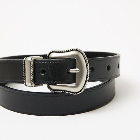 [^ԁF04510167106]slĈߍĒǉItO[炵EGX^̃fUCÂ鋍vxgBKxȌ򊴂ƁA₷݂̋vgpEGX^xgłB̋|CgŃfjƂ̑ob`̃xgɂȂĂ܂BjZbNXɎgĂACeȂ̂ŁAMtgɂ߂łB{i͑S105cmŁA10^CvƂȂ܂Bs悩ŏ̌܂ł70cmAe̊Ԋu͖2.5cmƂȂ܂Bsӎt̐i͑fނ̐AFEFڂ肷\܂B戵ɂ͏[ӂBʂꂽviAhC[Ȃǂ̋}ȔMŊ܂ƁAdώAό`̌ƂȂ܂̂Ő΂ɂȂȂ悤ɂĂBꂽԂōȄꏊɂ͕ۊǂȂłBJrĽɂȂ̂ŁAXʂĂB܂Ad˒uAX@ĂBv̉𗎂Ƃۂ́Avp̃N[i[gpBAC|͂ByWrangler/O[zJE{[CƃfÎ߂̃W[ÝuqiJE{[CjvӖyWranglerzƂuhƂāA1947NɃu[xЂaB(u[xEI[o[I[Ђ1904NAm[XJCiBO[Y{ŒaI[o[I[)nEbh̐X^[̈ߑfUCĂfIExNpA܂ɐẼfUCi[YW[YƂĒafjuhłB