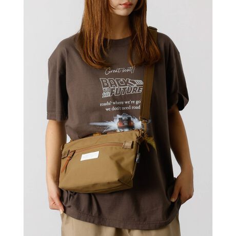 [^ԁF04509861043]VvȍɌ܂AdlʁAfUCʂƂɗDGŎg肪悢V_[obNɂȂ܂ByTCYzF18cm@F30cm@}`F9cm@eʁF2.5Lydʁz210gy@\zCi[|[`tiO\jyXybNzFt@Xi[y|Pbgzy{́zO~1yCi[|[`zO~2WILDERNESS EXPERIENCEiEB_lXGNXyGXj1973NɃAJEJtHjABɂđnƂAEghAMA[J[uWILDERNESS EXPERIENCEiEB_lXGNXyGXjvBgȓ̌hӖuhɂӂ킵v_NgQ͌50NォAEghApi|{̘V܃[J[ɂĐĂAx̍^tȃACeւƏ؂Ă܂BȃEB_lX獡̓^E[XŎg₷V_[obOЉB