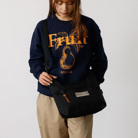 [^ԁF04509861047]yizx❛̍R[f500diCgpAyđϋvɗDꂽV_[B t@Xi[̃C[̓ɂ́AgѓdbꂪyXI[v|Pbg2ƑOʂ̑傫߃t@Xi[|Pbgŏ[₷fUCB DJɌĕh~ɂB ו[ł邩AoV[ł劈ByTCYzF22cm@F28cm@}`F9cm@eʁF6Ly@\zDJtwʃpbhyXybNzFt@Xi[y|Pbgz~2@O~1WILDERNESS EXPERIENCEiEB_lXGNXyGXj1973NɃAJEJtHjABɂđnƂAEghAMA[J[uWILDERNESS EXPERIENCEiEB_lXGNXyGXjvBgȓ̌hӖuhɂӂ킵v_NgQ͌50NォAEghApi|{̘V܃[J[ɂĐĂAx̍^tȃACeւƏ؂Ă܂BȃEB_lX獡̓^E[XŎg₷V_[obOЉB