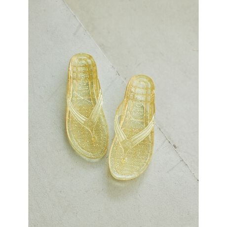 [^ԁF04509162000]Â珬}̒nt̊ԂŁuȂT_vƂĈpĂr[`T_ʏ́wMTxB@ƃ\[̐^ɂȂĂƂĂ^tȂƁAɂ狙Ɗ֌W҂őlCBŋ߂̓Apuh̕ʒȂǂAt@bVACeƂĂlC܂Ă܂BȃMTƃ[g̓ʂȕʒT_oIJ[͋MdȔpՃJ[́ANAȃCG[AubNƔx_[ɂPCh3FsbNAbvBCG[ƃubN̓łBĂƕɂLAROUTEIWĩ|CgSvgB̂J[O͑̍bĂ܂B̐^Ȃ̂ŕ@SzȂAfC[ɗ܂킵ꑫłBi摜́A̓p\RȂǂ̉{ɂAۂ̐FƈقȂČꍇ܂B炩߂B摜̏i̓TvłBۂ̏iƎdlAH኱قȂꍇ܂ByLAROUTE/[gz2023NH~ɃuhA{̃V[YuhBtFCNU[gpghV[Y𒆐SɁA݂ł̓t@bVObYSʂWJBquhRZvgrwWISH LISTxVȐFECɂȂ闬sAȂ̗sbNAbvBBASIC/COLOR/DESIGN/MATERIAL ܂܂ȃV[YňۓIȑĂ܂ByPEARL GYOSAN/ےHƏzޗǌ䏊sɂĔIȏA^T_ƂcފےHƏBPEARL̃MTƃxT́AmȕiƖLxȃoG[VŔNXt@𑝂₵Ă܂B{