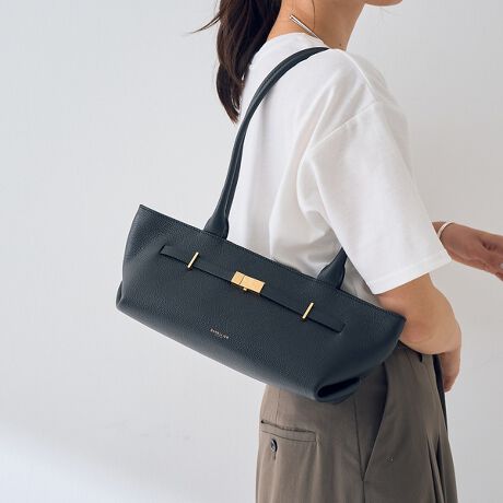 [^ԁF31500261001]G̃ghƂĒڂW߂鉡tH͂̋vV_[obOBȂ₩ȃU[ƁA~j}ȃfBe[aAl̂߂̏㎿ȈiłB㎿ȋvґɎgpAtgɂ̓S[h肰ȂzuBNVbNȕ͋CȂAǂ_ȘȂ܂Big͂AIP[W₨HȂǂƂɂށAiŖÔȂfUCłBzX}zACN|[`ȂǁAKi܂邿傤Ǘǂ[́BRpNgɌāApQłByDEMELLIER/fG[zMireia Llusia-LindhɂĐݗꂽAh_ƂnhobOuhBÂ̂ƐV́A`ƌIȗvf~bNXĂ܂BobOׂ͂čō̃C^AƃXyC̑fނgpAXyC암Œn̐Elɂčוɂ܂ōאS̒ӂ𕥂Ď肳Ă܂Bg̃obO̔グ̈ꕔĂq̖~ƂړIƂN`ƈÂɎ񋟂Ă܂Byӎzi摜́A̓p\RȂǂ̉{ɂAۂ̐FƈقȂČꍇ܂B炩߂B摜̏i̓TvłBۂ̏iƎdlAH኱قȂꍇ܂BTCY\L͂܂ŖڈƂȂ܂B̗̑\񏤕iAʏ폤iƂ̓ς͂ł܂B׏󋵂ɂA͂\肪Oシꍇ܂Bqlւ̔X̔xꍇ܂BǉYíAꕔ̓X܁Aʔ̂Ŕ̔̏ꍇ܂B\߂BigpOɁA^OɋLڂĂu舵̒ӏvu\vKmFBiɕsǂꍇAє̔ޑ܂Ă܂B炩߂B