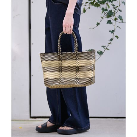 [^ԁF04509861002]JhobÓALVRɌÂ`Z@ŕ҂܂ꂽAĐvXeBbNfނ̂obOłBvX`bNfނȂ̂Ńv[r[`TChł􂷂邱ƊԈႢȂI`FbN_CȂǁAڂ䂭̃obO̓VvȃR[f̃ANZg.BohȈۂłlۂzFȂ̂Ŏ₷΂łB܂A肪2dɂȂfUC͌ڂAϋvƂ@\IA4TCYœ傫ŁAKTbƑR̉וC˂Ȃ܂ӎELVR̃nhChïׁȀoTCYȂǂɌ̍܂BEꂽꍇ͒܂܂܂zAX|WgpĉBE̎ԓⒼ˓͗򉻂̌ƂȂ܂̂œAŕۊǉByMOON BIRD/[o[hzMoon Bird͌ɏƂ炳AÂȖRɔԓn蒹̂悤ɁAgRŗVѐSl̃X^COhāBgFreeLoveHappinesshRZvgƂALVRYɓ^E][guhłBlXȐFW߂Ȃ悤ȁAYő@ׂȕ҂݃obOWJĂ܂B