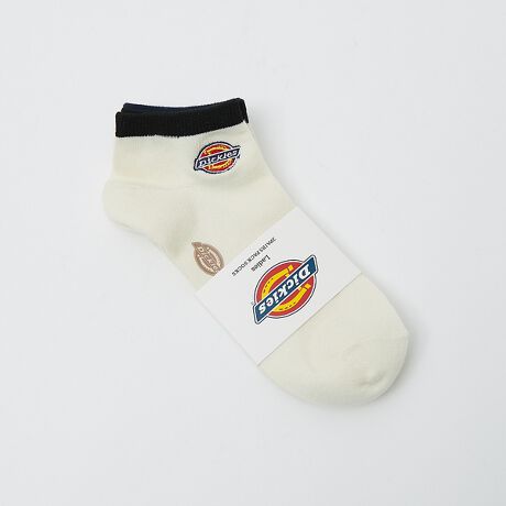 [^ԁF04509865000]AJݗ̃[NuhAfBbL[YA3Zbg̃\bNXI|CgSɃ{[_[A߃CȂǁAoG[VLɂpӂĂ܂BȂɃsb^ȈꑫĂˁ􁡃fUCȆԂ䖳nɃ|CghJzCgEO[EubN3FZbgłBȆ1ԂzCg̃\bNX̒[ɃJ[̃CĂ܂B|CghJ胉C̓ubNElCr[EC3FłBȆ2N[䖳ñunɃ|CghJzCgEIWEu[3FZbgłBȆ3N[2{CɃ|CghJzCgEO[EubN3FZbgłBȆ4N[䖳ñunɃ|CghJzCgECgu[EsN3FZbgłBȆ5N[3{CɃ|CghJzCg̃x[XɃC̐FႢ3FZbgłByDICKIES/fBbL[Yz1922NAeLTXBtH[g[XC.N.EBA\E.E.fBbL[ݗ[NuhufBbL[YvBOg̖XqЂJҌEFAJnA1923NKHAKI[Npč^܂B񎟑풆ɂ͕ėR̐Ai]܂BAƒvAeLTX̐ΖJ҂̊ԂŐlCgBނ炪ŒpƂŁAfBbL[Y͐EIȃuhւƐ܂B1967Nɂ́A݂Ԃ́u874vaB1980Nȍ~At@bVƂĂڂA90ÑXg[gu[ŃXP[^[A[eBXgɎx܂Bł͍ƒłȂAEňuhƂȂĂ܂B