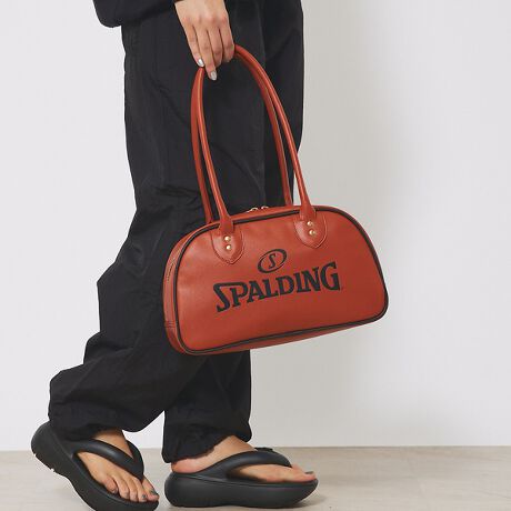 [^ԁF04509861026]SPALDING炵AVvȒɃX|[eBŃJWAȗVѐSYAigɃsb^̈iBghY2KX^CɃn}A|X^C̃}fB\obOłBNVbNȃoXPbg{[C[WX[XU[̍gpBÑgX|[cԂ̃}fB\obOA菬ănhL΂ƂɂA荡ۂY2KX^CČB}`Ă̂ŁAڈȏ̎[́BS̃G{XvggŃNVbNȈۂY킹܂BWF_[XłĝŁAp[gi[₨FBƂ킢Ă߂łBMtgƂĂ΂邱ƊԈႢȂ̃ACełByiڍׁzt@Xi[t|Pbg~1I[v|Pbg~3Jt@Xi[ySPALDING/X|fBOz1876NCmCBVJSŒa150N̗jX|[cuhB100NԃW[[ǑƂč̗pꂽx[X{[͂߁AAJtbg{[Ao[{[AoXPbg{[AlXȋZɂ鐢Ẽ{[JĂBߔŃAoXPbg{[ō􃊁[OƂ wNBAxɂĖ40NԌAobN{[hTvC[𖱂߁A݂ł̓{[ɉMAEFAȂǂ𐻑鑍X|[cuhƂāAAJ̃gbvX|[cV[𒆐SɐȂMւĂB