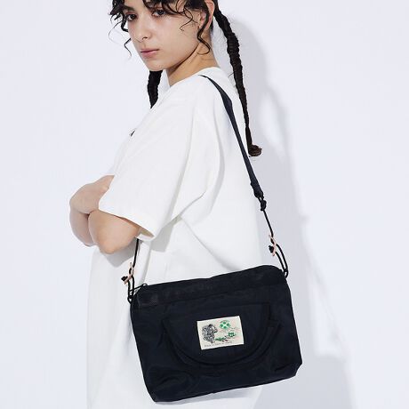 [^ԁF04509861048]yʂŎg肪ǂAV_[obOB|[`ƂĂTuobOƂĂtgɃtbvt|PbgtĂÂɍœKłBwʂɂ̓|Pbg2ĂAX}[gtH悭gp̂̂ɁyTCYz^eF22cm@RF28cm@}`F70cmydʁz100gyiڍׁztgtbv|Pbgi}WbNe[vtjwʁ|Pbg~2yJzt@Xi[y@\zyʒ\V_[kṽ[v~߂ɂăV_[xg̒߉\Byfށz{̑fނ́AAEghApił͒]̂400DpbNNXgpB[v~߂́AkvłBoNωŃAFɕϐFĂ܂BgpĂ郍[v́AAEghAKi̗\̌CRɎgpvȃiC[vgpĂ܂BӁ̏iɂ́AH{Ă܂BXv[gpB@ہAVRv́AxW̎gpɂAFV~A̕ωNꍇ܂̂łӂBVRv́AJɔGꂽꍇ▀CɂĐFꍇ܂̂łӂBySANPAK/TpbNz1960NAJŃiC̓̐VfނobOɎgpĂ܂BSANPAK̓AJƃJi_̊ƌɃAEghApiobNpbNJČRɃobOAhexgAbNTbNȂǂSANPAKƋJ܂BSANPAKWALKABOUTSANPAKCOɗAoẴx̂܂܂2017N60Nȏ̗jƕiAē͋̕Cy݂܂B