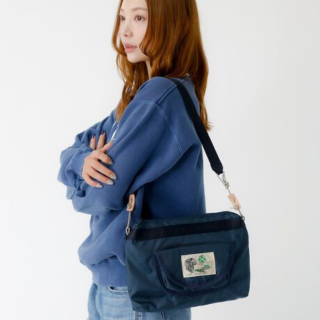 [^ԁF04509861048]yʂŎg肪ǂAV_[obOB|[`ƂĂTuobOƂĂtgɃtbvt|PbgtĂÂɍœKłBwʂɂ̓|Pbg2ĂAX}[gtH悭gp̂̂ɁyTCYz^eF22cm@RF28cm@}`F70cmydʁz100gyiڍׁztgtbv|Pbgi}WbNe[vtjwʁ|Pbg~2yJzt@Xi[y@\zyʒ\V_[kṽ[v~߂ɂăV_[xg̒߉\Byfށz{̑fނ́AAEghApił͒]̂400DpbNNXgpB[v~߂́AkvłBoNωŃAFɕϐFĂ܂BgpĂ郍[v́AAEghAKi̗\̌CRɎgpvȃiC[vgpĂ܂BӁ̏iɂ́AH{Ă܂BXv[gpB@ہAVRv́AxW̎gpɂAFV~A̕ωNꍇ܂̂łӂBVRv́AJɔGꂽꍇ▀CɂĐFꍇ܂̂łӂBySANPAK/TpbNz1960NAJŃiC̓̐VfނobOɎgpĂ܂BSANPAK̓AJƃJi_̊ƌɃAEghApiobNpbNJČRɃobOAhexgAbNTbNȂǂSANPAKƋJ܂BSANPAKWALKABOUTSANPAKCOɗAoẴx̂܂܂2017N60Nȏ̗jƕiAē͋̕Cy݂܂B