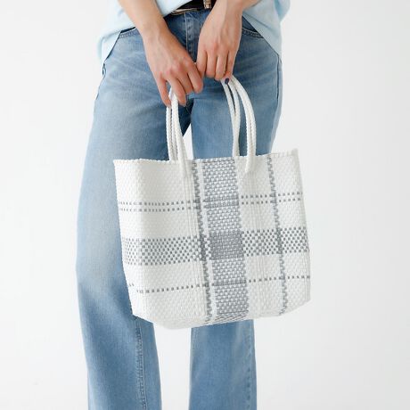 [^ԁF04509861005]JhobÓALVRɌÂ`Z@ŕ҂܂ꂽAĐvXeBbNfނ̂obOłBvX`bNfނȂ̂Ńv[r[`TChł􂷂邱ƊԈႢȂI`FbN璹iqȂǁAڂ䂭̃obO̓VvȃR[f̃ANZgɁBhȈۂłlۂzFȂ̂Ŏ₷΂łB܂A肪2dɂȂfUC͌ڂAϋvƂ@\Ig₷`ŁA傫JĂ̂ŃKTbƑR̉וC˂Ȃ܂ӎELVR̃nhChïׁȀoTCYȂǂɌ̍܂BEꂽꍇ͒܂܂܂zAX|WgpĉBE̎ԓⒼ˓͗򉻂̌ƂȂ܂̂œAŕۊǉByMOON BIRD/[o[hzMoon Bird͌ɏƂ炳AÂȖRɔԓn蒹̂悤ɁAgRŗVѐSl̃X^COhāBgFreeLoveHappinesshRZvgƂALVRYɓ^E][guhłBlXȐFW߂Ȃ悤ȁAYő@ׂȕ҂݃obOWJĂ܂BubN_1 fFH158 pTCYFFubN_3 fFH158 pTCYFFVo[ fFH158 pTCYFF