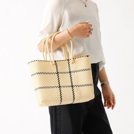 [^ԁF04509861003]JhobÓALVRɌÂ`Z@ŕ҂܂ꂽAĐvXeBbNfނ̂obOłBvX`bNfނȂ̂ŉJ̓v[r[`TChł􂷂邱ƊԈႢȂI`FbN_CȂǁAڂ䂭̃obO̓VvȃR[f̃ANZg.BohȈۂłlۂzFȂ̂Ŏ₷΂łB܂A肪2dɂȂfUC͌ڂAϋvƂ@\IԌL̂ŉו₷AvȃvX`bNRgpĂ̂ŉꂽۂ̂ȒPӎELVR̃nhChïׁȀoTCYȂǂɌ̍܂BEꂽꍇ͒܂܂܂zAX|WgpĉBE̎ԓⒼ˓͗򉻂̌ƂȂ܂̂œAŕۊǉByMOON BIRD/[o[hzMoon Bird͌ɏƂ炳AÂȖRɔԓn蒹̂悤ɁAgRŗVѐSl̃X^COhāBgFreeLoveHappinesshRZvgƂALVRYɓ^E][guhłBlXȐFW߂Ȃ悤ȁAYő@ׂȕ҂݃obOWJĂ܂B