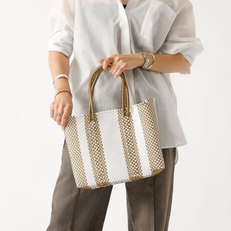 [^ԁF04509861003]JhobÓALVRɌÂ`Z@ŕ҂܂ꂽAĐvXeBbNfނ̂obOłBvX`bNfނȂ̂ŉJ̓v[r[`TChł􂷂邱ƊԈႢȂI`FbN_CȂǁAڂ䂭̃obO̓VvȃR[f̃ANZg.BohȈۂłlۂzFȂ̂Ŏ₷΂łB܂A肪2dɂȂfUC͌ڂAϋvƂ@\IԌL̂ŉו₷AvȃvX`bNRgpĂ̂ŉꂽۂ̂ȒPӎELVR̃nhChïׁȀoTCYȂǂɌ̍܂BEꂽꍇ͒܂܂܂zAX|WgpĉBE̎ԓⒼ˓͗򉻂̌ƂȂ܂̂œAŕۊǉByMOON BIRD/[o[hzMoon Bird͌ɏƂ炳AÂȖRɔԓn蒹̂悤ɁAgRŗVѐSl̃X^COhāBgFreeLoveHappinesshRZvgƂALVRYɓ^E][guhłBlXȐFW߂Ȃ悤ȁAYő@ׂȕ҂݃obOWJĂ܂B