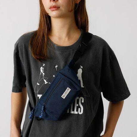 [^ԁF04509861045]oiî悤ɃJ[uVGbg͓Iȃ{fBobOBtgɂ́AgWILDERNESS EXPERIENCEh̃l[^O|CgɔzuBX}[gtH~jEHbgȂǕKvŒ̉ו邱Ƃ\BƂo◷s̃TuobOƂĂ֗ȃTCYłItgɂ́At@Xi[t|PbgApXP[XȂǏ̎[Ɂyiڍׁztgt@Xi[t|Pbg|PbgȂyJzt@Xi[V_[FobNty@\zyʔjACAC؂ɋAϋvEɗDꂽ@\fށwCORDURA(R[f)xiCgpBV_[\TChDJAWbp[^utň₷AJɕ֗BWILDERNESS EXPERIENCEiEB_lXGNXyGXj1973NɃAJEJtHjABɂđnƂAEghAMA[J[uWILDERNESS EXPERIENCEiEB_lXGNXyGXjvBgȓ̌hӖuhɂӂ킵v_NgQ͌50NォAEghApi|{̘V܃[J[ɂĐĂAx̍^tȃAeւƏĂ܂BȃEB_lX獡̓^E[XŎg₷V_[obOЉB