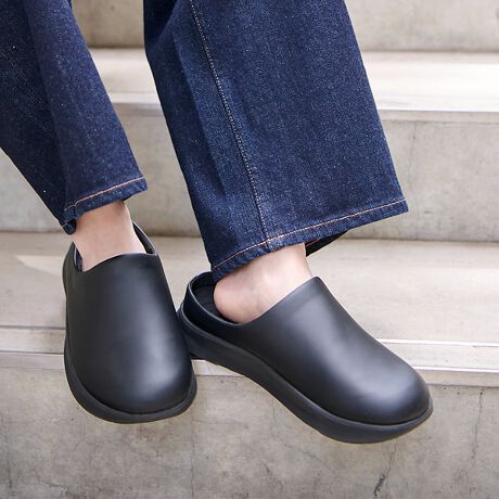 [^ԁF04509862008]BUMPY(os[)@hALWAYS WITH COMFYhTHE BUMPY SOLEEΏ̂̓ʉ\[s^bƂ͂܂ċCAVõJo[T_Bu΂vu^тɂvȂǂȂǁAJo[T_́gƏh ƂƂɃs^bƂ͂܂AVJo[T_uhłBԂ̓́AfR{RAEg\[Bdˍ킷ƂŃYɂARpNgɂ܂Ƃ߂邱Ƃł܂Bo蒆d˂T_𑩂˂@\* tĂ̂ŁAKȗSnǂłCyɎ^ԂƂł܂BMODEL:SABOIEItAV[I΂s^bƃn}Bwos[T{x́ÂtFCNU[̃Abp[ƃ~j}ȃfUCŃLCڂȃt@bVɂ}b`AT{^CṽJo[T_łBiEItBXEȂǁAgpV[Iт܂B^тɕ֗ȃV[Yz_[tBDESIGN&TECHNOLOGYp\[uvX C\[Ռzƒe͐VJ̃C\[ACSnƈ肵s񋟂܂Bp\[uvX́AL( ) JEVA ɔהe130ƂȂՌzAe͐̍EVA fނłB@C\[Ɏgp邱Ƃőւ̕SyAs̈萫コ邱Ƃł܂BgDtbNw镔𐷂オ`ɂ邱ƂŎwT_𑨂₷ȂAsɂtBbg܂BA[`T|[g݌v̌`ɗDtBbg闧̓IȃfUCBA[`xAɂ鈳͂ϓɕUĂ܂Bos[\[uh̃ACRłʂ̃fR{RȃfUĆAd˂Ƀs^bƂݍ悤݌vĂ܂BTCh͗lI΂ȂVvȃfUCŁAJo[T_Ĺgh Ȃׂ}悤Hv܂BEos[ T{ɂ́A[^їp̃z_[t܂BEǂ̃fɂʂāABUMPY S̃Jrit܂B