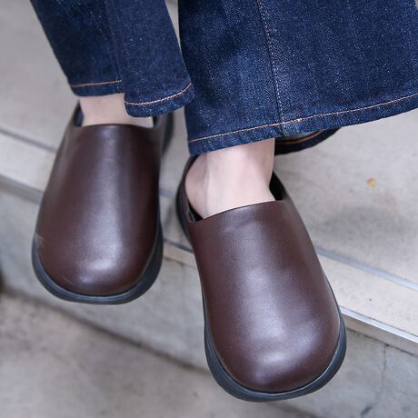 [^ԁF04509862008]BUMPY(os[)@hALWAYS WITH COMFYhTHE BUMPY SOLEEΏ̂̓ʉ\[s^bƂ͂܂ċCAVõJo[T_Bu΂vu^тɂvȂǂȂǁAJo[T_́gƏh ƂƂɃs^bƂ͂܂AVJo[T_uhłBԂ̓́AfR{RAEg\[Bdˍ킷ƂŃYɂARpNgɂ܂Ƃ߂邱Ƃł܂Bo蒆d˂T_𑩂˂@\* tĂ̂ŁAKȗSnǂłCyɎ^ԂƂł܂BMODEL:SABOIEItAV[I΂s^bƃn}Bwos[T{x́ÂtFCNU[̃Abp[ƃ~j}ȃfUCŃLCڂȃt@bVɂ}b`AT{^CṽJo[T_łBiEItBXEȂǁAgpV[Iт܂B^тɕ֗ȃV[Yz_[tBDESIGN&TECHNOLOGYp\[uvX C\[Ռzƒe͐VJ̃C\[ACSnƈ肵s񋟂܂Bp\[uvX́AL( ) JEVA ɔהe130ƂȂՌzAe͐̍EVA fނłB@C\[Ɏgp邱Ƃőւ̕SyAs̈萫コ邱Ƃł܂BgDtbNw镔𐷂オ`ɂ邱ƂŎwT_𑨂₷ȂAsɂtBbg܂BA[`T|[g݌v̌`ɗDtBbg闧̓IȃfUCBA[`xAɂ鈳͂ϓɕUĂ܂Bos[\[uh̃ACRłʂ̃fR{RȃfUĆAd˂Ƀs^bƂݍ悤݌vĂ܂BTCh͗lI΂ȂVvȃfUCŁAJo[T_Ĺgh Ȃׂ}悤Hv܂BEos[ T{ɂ́A[^їp̃z_[t܂BEǂ̃fɂʂāABUMPY S̃Jrit܂B