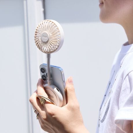 [^ԁF04500159002]ЎŃX}zt@gpłRpNgnfBt@X}[gtHɃ}OlbgŊȒPɎtnfBt@BЎŃX}zƃt@𓯎ɎgpłAX}z𑀍삵ȂKȕ𗁂т܂BMagSafeΉŁAiPhoneɊȒPtł܂B}OlbgΉ̃X}złt̃e[vt^OgΑ\Bʂ3iKɒ߉\ŁAÉ݌vyʁ^Ȃ̂Ŏ^тɂ֗BtLVuA[ŕRɒł܂BɁAX^htŃX}z𗧂Ċ|ĎgAh~̃X}zOƂĊpƗlXȎgł܂BtgK[hOău[h̑|łAg̗ǂۗIȃnfBt@łBJ[FAC{[@sNx[W@~g^ IF-MG25TCYij 75~20~210mmdʁij 90gގ ABS/VR/PP/A~dl ́FDC 5V 1000mA[ddrF`ECI~dr 3.7V^600mAh^2.22Wh[dԁF1.5ԘAgpԁF1`4ԕti [dpUSBP[uA^OA戵