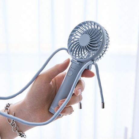 [^ԁF04500159000]莝E|E3WAYŎg}`nfBt@܂肽ŃfXNt@ɂAlbNXgbvĎ񂩂牺AV[ɍ킹ĎRɎg܂Bʂ4iK+Y̒BnCp[[^[ڂŁAقǃptȕʂIƎ݌ṽu[hƃnCp[[^[ɂAÉۂȂ啗ʂ͂܂B{^Ώ[dcʁi4iKjЂƖڂŕ̂ŁA܂߂ȏ[dǗBRpNgɐ܂肽߂邩玝^тX[YBOʃK[h͎OĂł̂ŁAłɎg܂BlXȃV[ɑΉłX^_[hȃnfBt@łB[J[i:IF-PTRB25J[ AC{[/~g/O[TCY/d 8.4 x s4 x 19.5 (cm) / 150 (g)d DC 5V 1000mA iUSB[dj[ddr `ECI~dr3.7V2000mAh 7.4Wh[dԁij 3Ԗ[d̍vgp\ԁij 1.511ԕʒ 4iK{Yގ ABSi{́j^PCijZbge [dpUSBP[uA lbNXgbv