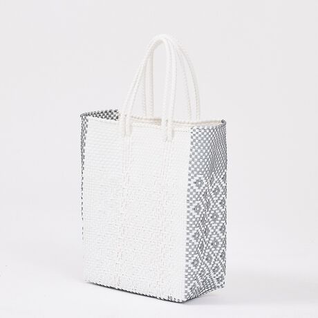 [^ԁF04509861004]JhobÓALVRɌÂ`Z@ŕ҂܂ꂽAĐvXeBbNfނ̂obOłBvX`bNfނȂ̂ŉJ̓v[r[`TChł􂷂邱ƊԈႢȂI`FbN⃉CȂǁAڂ䂭̃obO̓VvȃR[f̃ANZg.BohȈۂłlۂzFȂ̂Ŏ₷΂łB܂A肪2dɂȂfUC͌ڂAϋvƂ@\IԌL̂ŉו₷AvȃvX`bNRgpĂ̂ŉꂽۂ̂ȒPӎELVR̃nhChïׁȀoTCYȂǂɌ̍܂BEꂽꍇ͒܂܂܂zAX|WgpĉBE̎ԓⒼ˓͗򉻂̌ƂȂ܂̂œAŕۊǉByMOON BIRD/[o[hzMoon Bird͌ɏƂ炳AÂȖRɔԓn蒹̂悤ɁAgRŗVѐSl̃X^COhāBgFreeLoveHappinesshRZvgƂALVRYɓ^E][guhłBlXȐFW߂Ȃ悤ȁAYő@ׂȕ҂݃obOWJĂ܂BubN_3 fFH170 W70 H96 pTCYFF