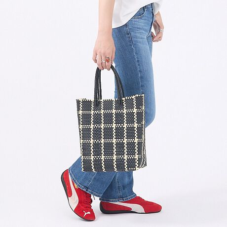 [^ԁF04509861004]JhobÓALVRɌÂ`Z@ŕ҂܂ꂽAĐvXeBbNfނ̂obOłBvX`bNfނȂ̂ŉJ̓v[r[`TChł􂷂邱ƊԈႢȂI`FbN⃉CȂǁAڂ䂭̃obO̓VvȃR[f̃ANZg.BohȈۂłlۂzFȂ̂Ŏ₷΂łB܂A肪2dɂȂfUC͌ڂAϋvƂ@\IԌL̂ŉו₷AvȃvX`bNRgpĂ̂ŉꂽۂ̂ȒPӎELVR̃nhChïׁȀoTCYȂǂɌ̍܂BEꂽꍇ͒܂܂܂zAX|WgpĉBE̎ԓⒼ˓͗򉻂̌ƂȂ܂̂œAŕۊǉByMOON BIRD/[o[hzMoon Bird͌ɏƂ炳AÂȖRɔԓn蒹̂悤ɁAgRŗVѐSl̃X^COhāBgFreeLoveHappinesshRZvgƂALVRYɓ^E][guhłBlXȐFW߂Ȃ悤ȁAYő@ׂȕ҂݃obOWJĂ܂BubN_3 fFH170 W70 H96 pTCYFF