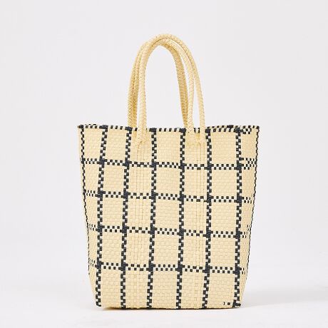 [^ԁF04509861004]JhobÓALVRɌÂ`Z@ŕ҂܂ꂽAĐvXeBbNfނ̂obOłBvX`bNfނȂ̂ŉJ̓v[r[`TChł􂷂邱ƊԈႢȂI`FbN⃉CȂǁAڂ䂭̃obO̓VvȃR[f̃ANZg.BohȈۂłlۂzFȂ̂Ŏ₷΂łB܂A肪2dɂȂfUC͌ڂAϋvƂ@\IԌL̂ŉו₷AvȃvX`bNRgpĂ̂ŉꂽۂ̂ȒPӎELVR̃nhChïׁȀoTCYȂǂɌ̍܂BEꂽꍇ͒܂܂܂zAX|WgpĉBE̎ԓⒼ˓͗򉻂̌ƂȂ܂̂œAŕۊǉByMOON BIRD/[o[hzMoon Bird͌ɏƂ炳AÂȖRɔԓn蒹̂悤ɁAgRŗVѐSl̃X^COhāBgFreeLoveHappinesshRZvgƂALVRYɓ^E][guhłBlXȐFW߂Ȃ悤ȁAYő@ׂȕ҂݃obOWJĂ܂BubN_3 fFH170 W70 H96 pTCYFF