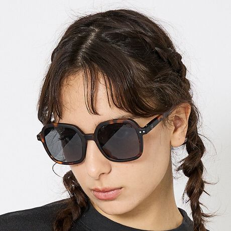 [^ԁF04509867104]<  >EߗF14AOߗF0.10EIȎŐЂڂی삷邽߂ɁAJeS[3̃Y𓋍ځBEUV99.9JbgŖڂ܂BElXȊ̌`ƃTCYɓKXvOqWڂĂA_ŉKȃt[Be[ŴI[o[TCYt[B̉œǏyނȂǁAlXȃV`G[VɂċO99.9UVJbg̃JeS[3YgpBGKgŃ^CXȃX^Co܂B< ӎ >EfBe摜́A̓p\RȂǂ̉{ɂāAۂ̐FƈقȂČꍇ܂Bi̐F͏iP̂ŎBeڍ׉摜QƂByIZIPIZIzIZIPIZI (CWsW) ́AtXEog 3 l̎҂ɂA2010 NɃpŒaACEFAuhłB̎n܂́Aނ̗ê߂ɁuŁA@\IŁAă[Yiuȃ[fBOOX (Vዾ) 肽vƎvƂłB݂̓TOXu[CgJbgOXALbYȂǂ̃oG[VgB}nA{E}VFȂǃps⃍hAubZɂcXAZNgVbv͂ߐE 83 Ŏ舵Ă܂BBRAND VALUE: HAPPY (|WeBuȐE) EASY (Vv) OPEN (ׂĂ̐l/łǂł) and WOOW (ɋ!)