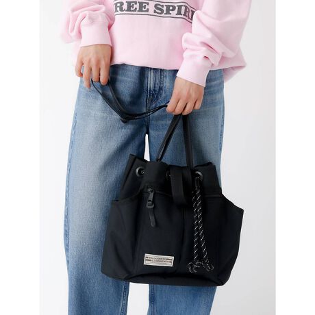 [^ԁF04509861050]CRo[gg8mm[vŊJfUCnhobOBe[v̒ς΃V_[obOƂĂg܂BƂnȂ̂ŉוȂĂ^ꂵɂAtg|Pbg̗̊ƃTCh|Pbg̃pCsOANZgIA5TCY傫ƍL߂̃}`500mlybg{gAzAgѓdbNN[\łByWILDERNESS EXPERIENCE/EB_lXGNXyGXzWILDERNESS EXPERIENCE(EB_lXGNXyGX) obNpbN1973NAJAJtHjÃ`bc[XŎn܂܂BnƎ҂̃WEgX̓AEghAMAJtɃLAς݁AEsr̗߂̃ObOƌZŃAEghApi̐JnB̃ObǑoɊJn߂ƂɂȂŁuWILDERNESS EXPERIENCEvȓ̌Ɩt܂B̌EB_lX̓AEghAt[N𒆐SɍLx𓾂āA{ł̃obNpbNyɂ傫v܂BČ݂͍iǋAׂē{ŐĂ܂B