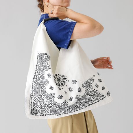 [^ԁF04500161020]AJő̃o_iuhunonNṽo_iAbvTCNgCAO^̃g[gobOBLoXfނƃo_igݍ킹ɕGȍHoďoオobÓA󏭉l̂iłBIȃgCAO^̃Vvg[gobOBɂĂ莝łIȃVGbgɂȂĂ܂Bg₷ƃfUC̗ꂽ`łBj킸g₷jZbNXȃfUCłBPOINTEnɂ̓LoXfނƃnonÑo_igpBE蕔ɂ̓U[{܂BEɂ͏\ȓ|PbgtBEْfED́Alō\ꂽEl̎ɂĒJɖDグĂ܂Byӎz̏i1_ƂȂ܂BREMAKE ITEM̂߁Ap^[̂ݓŁAno_ǐ̓A\[gƂȂ܂B܂A|PbgnA\[gƂȂAF╿̎w͂󂯂ł܂ȀゲwB̐íAfނ̓A⊾ACȂǂɂF邱Ƃ܂̂łp̍ۂɂ́A\ӂBi摜́A̓p\RȂǂ̉{ɂAۂ̐FƈقȂČꍇ܂B炩߂B摜̏i̓TvłBۂ̏iƎdlAH኱قȂꍇ܂ByTHRIFTY LOOK/XteB[bNzTHRIFT SHOP/XtgVbvƂ́AAJxOɂ悭n̈邨X̖̂łB[hZ[̂悤łāAt[}[Pbĝ悤ŁA̐lWR~jeB[̂悤ł܂BBe[WAÒAƂɂ͒N̎vol܂JbWACe琧܂ŁAbNɕԂƂByTHRIFTY LOOKz̃ACeɂ́uÒvƂӖ҂Ă܂BłAÒƂ킯ł͂܂BĎgACeIсAÂǂAJ̃X^CɌhӂ߂āAtĂ܂B{