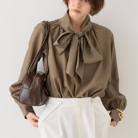 [^ԁF31510410000]傫߂̃{E^C~{[ڂANVJŃtF~jȈۂ̑{[{E^CuEXB܂؂₩ɌĂ{E^ĆAѕŕ͋C`FW\Bɂ͒悢{[A}bgȃS[h{^ꂽ߂̃JtX茳ɃGKgȃANZgY܂By₩ȑfފŔǂAG߂̕ςڂɂ҂1BWPbgjbg̃Ci[ƂĂfAIIt킸LV[Ɋ􂵂܂BÂAł炵Bl̕iĂAGڂ̃{E^CuEXłByӎzi摜́A̓p\RȂǂ̉{ɂAۂ̐FƈقȂČꍇ܂B炩߂B摜̏i̓TvłBۂ̏iƎdlAH኱قȂꍇ܂BTCY\L͂܂ŖڈƂȂ܂B̗̑\񏤕iAʏ폤iƂ̓ς͂ł܂B׏󋵂ɂA͂\肪Oシꍇ܂Bqlւ̔X̔xꍇ܂BǉYíAꕔ̓X܁Aʔ̂Ŕ̔̏ꍇ܂B\߂BigpOɁA^OɋLڂĂu舵̒ӏvu\vKmFBiɕsǂꍇAє̔ޑ܂Ă܂B炩߂B