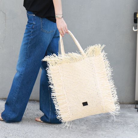 [^ԁF04509861008]El񂪈D肵y[p[tBA̗Cȃg[gobOBՂ{ꂽtW͋ĈdオɁBŃX^COƉ؂₩Ɏdオ܂ByӎznhChɂA1_1_TCY╿EDȂǂɌ̍ꍇA̐DLYmՂꍇ܂BF͐EJECȂǂŐFEڐ̉\܂̂ŁAgݍ킹ɂ͏\ӉBꂽꍇ͔߂܂ł₳@ĂB\鐻íA\Leɂ͂Ȃď]Ă舵肢܂Bi摜́A̓p\RȂǂ̉{ɂAۂ̐FƈقȂČꍇ܂B炩߂B摜̏i̓TvłBۂ̏iƎdlAH኱قȂꍇ܂BySwarajzuCOLONIAL FORKLORE DESIGNv(RjA tH[NAfUC)RZvgƂA[sAeCXgƃCh̑f炵nhNtguhRNVB҂݂DAr[YhJȂǃnh[NɂiWJĂ܂Bx[W fFH158 pTCYFFubN fFH170 W70 H96 pTCYFF