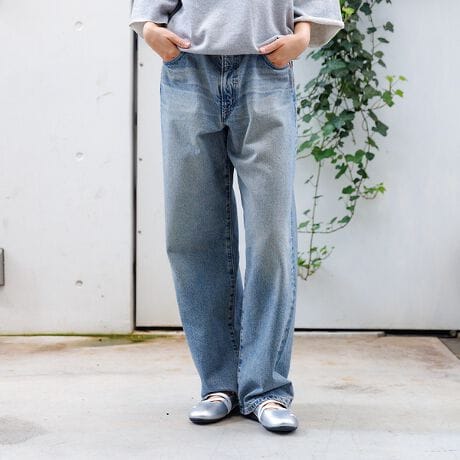 [^ԁF04510151005]FabricyCfBSzVINTAGEӂA{iIȕ\͂ȃfjpcBo𑾂邱ƂŁA▭ȉHƒ悢n܂AVGbgꂵɂz[h܂BɁA܎ɃOOE~bNX邱ƂŁASOMETHINGƎ̉ŝFƕBނقǂɈ킭AȂ̓ʂȈ{Ɉ炿܂ByubNzĖȂgpVINTAGEӂubNfjB100̃mXgb`fނłȂA_炩^b`fjL̃SȂAmXgXȐSnŁAKɂ߂܂B[݂̂ubNAR[fBl[gŜƈ߁AꂽۂɁIDesign/Silhouetter̃CEȂBvZꂽChXg[gBYfjĂ邩̂悤ȃ[YA炵VGbgǋChXg[gBŁuꌩvÃfUCłBɂƂ~bhCYfUCŁAXgXt[ȐSnBr̃CEA悢łB琞ɂăXgƂ܂ɗ邽߁AoIȋrʂ҂łAX^CAbv܂B▭ȃChƁAfj̉HɓOIɂ邱ƂŁAVvȂȂꂽۂoB̃gbvXɍ킹邾ŁAN̒ȂAǂȃR[fBl[gۂiグ܂BӎBeꏊ₨g̃j^[ɂ኱FقȂꍇ܂B̏íAJȂǂŎԂ▀CɂFڂ肷邱Ƃ܂Bv͐F܂̂ŐFڂɂӂB܂Aʂꂽ܂܂ŕuA₩ɉAĂBySOMETHING/TVOzTVO͏̎q̃W[YłB1979NȗAWpfj葱ĂEDWIÑEBYuhuSOMETHINGvBu̎q́AȂ炸ꂢɂȂBvRZvgɁAp̃VGbgp^[Â߂̃W[Y葱ĂWpfjuhłB̕ωƋɃW[YωAɃW[Y鏗Ɋmȉl񋟂Ă܂BCfBS fFH170 W70 H96 pTCYFMubN fFH158 pTCYFM