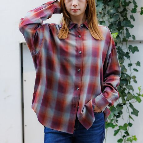 [^ԁF04510121006]^eARɃ[gp̂锧G̗ǂ`FbNVcBgpĂ̂Ŗĉ݂鐶nłBDƂĂpł܂BȂ΃jbg̉ȂǃCi[ƂẴANZgƂĂ킹₷`FbNVcłB̃^uƃ{^𗯂߂΁AEGXgVFCvꂽ{ȃVGbgoƂꖇł݊̂VcłB^u؂ւ̒ɉB̂ŗ߂ȂƂ̓VvȃVcƂĂy݂ACełByӎzi摜́A̓p\RȂǂ̉{ɂAۂ̐FƈقȂČꍇ܂B炩߂B摜̏i̓TvłBۂ̏iƎdlAH኱قȂꍇ܂ByMICA&DEAL/}CJAhfB[zɂȂĂƂĎ𖁂Ƃ؂ɂA̐g肰ȂhɁB炵Ȃi`Ń~j}(minimum)AĒ悢bNXŁAĂÔȂDaily styleĂ܂Bbh fFH166 B75 W61 H85 pTCYFFuE fFH166 B75 W61 H85 pTCYFF