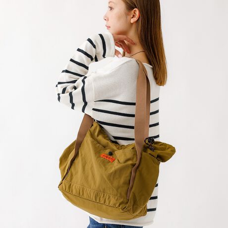 [^ԁF04510161019]̖hI}[WčuMobOvBtgɃuhS̃bytBJВ^Ȃ̂SBTCh|Pbgɂ̓_[cĂAוӂɂdlłBtg|Pbgɂ̓Xibv{^tĂ܂BiCfނōグ߁AJWAVvȈۂɁI܂yʂŎg₷QłBydlztgF{^t|PbgJFВA4TCY[\yӎzi摜́A̓p\RȂǂ̉{ɂAۂ̐FƈقȂČꍇ܂B炩߂B摜̏i̓TvłBۂ̏iƎdlAH኱قȂꍇ܂ByUNIVERSAL OVERALL/jo[TI[o[I[z1924NɑnƂAJAVJS̃[NEFAuhAjo[TI[o[I[Bn[hŃ[YiuȃACeAق1I߂ɓnSĒǋĂ܂B݂łAAJł͐ȂA[NEGAƂāÃ[J[ɎxĂ܂B