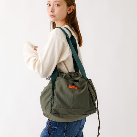 [^ԁF04510161019]̖hI}[WčuMobOvBtgɃuhS̃bytBJВ^Ȃ̂SBTCh|Pbgɂ̓_[cĂAוӂɂdlłBtg|Pbgɂ̓Xibv{^tĂ܂BiCfނōグ߁AJWAVvȈۂɁI܂yʂŎg₷QłBydlztgF{^t|PbgJFВA4TCY[\yӎzi摜́A̓p\RȂǂ̉{ɂAۂ̐FƈقȂČꍇ܂B炩߂B摜̏i̓TvłBۂ̏iƎdlAH኱قȂꍇ܂ByUNIVERSAL OVERALL/jo[TI[o[I[z1924NɑnƂAJAVJS̃[NEFAuhAjo[TI[o[I[Bn[hŃ[YiuȃACeAق1I߂ɓnSĒǋĂ܂B݂łAAJł͐ȂA[NEGAƂāÃ[J[ɎxĂ܂B