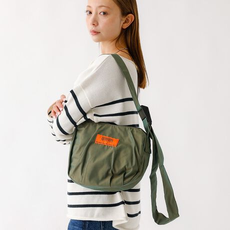 [^ԁF04510161020]|XgbvtO`傫߂̃obOBۂĂƂVGbgD]ŁAJWAȃR[fɍ킹₷łB_炩fނŒԂĂSɂłBydlzJFt@Xi[V_[\yӎzi摜́A̓p\RȂǂ̉{ɂAۂ̐FƈقȂČꍇ܂B炩߂B摜̏i̓TvłBۂ̏iƎdlAH኱قȂꍇ܂ByUNIVERSAL OVERALL/jo[TI[o[I[z1924NɑnƂAJAVJS̃[NEFAuhAjo[TI[o[I[Bn[hŃ[YiuȃACeAق1I߂ɓnSĒǋĂ܂B݂łAAJł͐ȂA[NEGAƂāÃ[J[ɎxĂ܂B