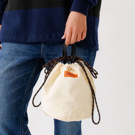 [^ԁF04510161018]Ԃ̃iC|[`BiCfނōグĂp܂BV_[ɂȂRŎg̗ǂACełBВȂ̂Ŋۂ݂̂VGbgۂɁВ|[`ƂĂRɂăV_[obOƂĂ莝Ŏ̂yӎzi摜́A̓p\RȂǂ̉{ɂAۂ̐FƈقȂČꍇ܂B炩߂B摜̏i̓TvłBۂ̏iƎdlAH኱قȂꍇ܂ByUNIVERSAL OVERALL/jo[TI[o[I[z1924NɑnƂAJAVJS̃[NEFAuhAjo[TI[o[I[Bn[hŃ[YiuȃACeAق1I߂ɓnSĒǋĂ܂B݂łAAJł͐ȂA[NEGAƂāÃ[J[ɎxĂ܂B]