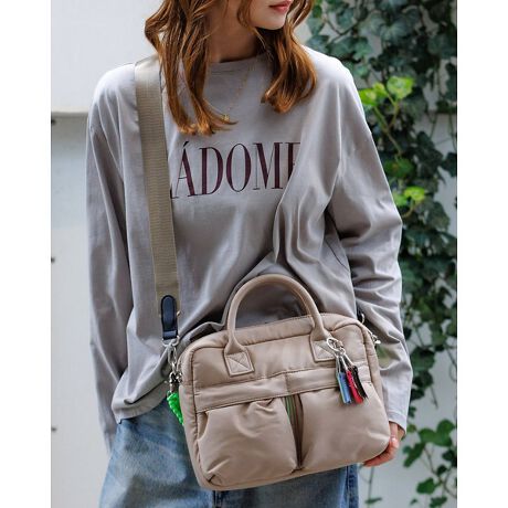 [^ԁF04519861022]~j}ȃtHɁA򊴂̂iCfށElIR[hf{XgobOBlIJ[̃R[hnhƁAcheek̃{`[悭GbWAl̑ɂ肰ȂY܂BRpNgȂ}`[Aڈȏ̎[́BJWA烂[h܂ŕL݁AŃX^CiłB̃V_[e[vŌ|ii|̃X^Cł3WAYdlByidlztgF_u|PbgFt@Xi[t|PbgAI[v|PbgV_[AO\yfށEFɂāzْfɂĖ͗l̔zuʐ^ƈقȂ鏤i܂Bi摜Ǝł̓j^[yщ摜\̊֌WőFɈႢ܂̂ŗ\߂Bv̐n͌oN򉻂܂BߏȖCAԂłgp܂Ƒ̈ߗނւ̐FڂAFꍇ܂Bycheek/`[NzɃ`[N̂悤ȑN₩Ń|WeBuȃGlM[BJ[pbgg悤ȃJtȃfUCŖ̂ƂuԂʂȂ̂ɁBcheek ̏iɂ͊ɔzčꂽfނgpĂ܂BEGRSiiGlobal Recycle Standardjꂽpybg{gĎă|GXe@ێƂčĐngpBVg킸̂ƂĊp鎖Aւ̔zƊCmvX`bNS~̍팸ɂȂ܂BECPSCKiiҐiSψjSKiNAt[̍vngpĂ܂BpȂǂ̗RnJȂǂɂĉ͐CmAɂ͐ԌnƂƂɁAHƂĐlԂɎ荞܂~ςĂ܂Bt[̏igp鎖ɂyECmĺEւׂ̕yA␶ԌnȂlɗLQւ̎g݂Ă܂BTCNnSNAfނgpA\Ȗ邭Dׂ̈̕ڎwĂ܂B