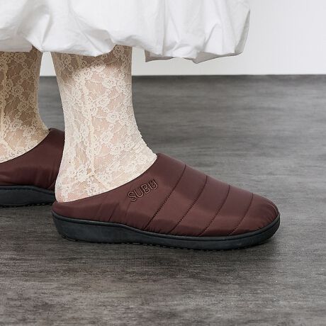 [^ԁF04510162018]SUBU(Xu)̒ԁBp[}lgRNVT_BƂĂƂEŎgǂAƂOoɂoŋCyɗ~̃T_ƂĂBЂ낢gpprŊԈႢȂ̈ꑫłBAӂƏo|鎞ɑfŗA܂܂łɂȂH~̃T_B_Ê悤Ȓgőfݍ݁ANщH̓̐n4w\̃C\[AŜɔQ̃tBbg𐶂ݏoADSn肾܂But@bVƂĂ̓piǋvƂŃbNXĂɁAߏ֔ɍsAS~oԂ։ɍsȂǁAɉƂɖ߂̂ɁAOŕʂ̃T_f͂ƂĂɁB̂悤ȎASUBU͊~łgݍ݁Â܂܂łOɉKɏo鎖ł܂B܂A4w̃C\[͉Ƃł̃bNXȏ̋CǂȂɂ炵Ă܂BV[YܕtByӎzi摜́A̓p\RȂǂ̉{ɂAۂ̐FƈقȂČꍇ܂B炩߂B摜̏i̓TvłBۂ̏iƎdlAH኱قȂꍇ܂BySUBU/XuzuNmȂ~̃T_vUNEXPECTED WINTER SANDALSAӂƏo|鎞ɑfŗA܂܂łɂȂH~T_BhbNXĂ鎞LȎԂ߂hACfeBeBɓƎ̑fނ̗pAlX̐Sn悢Ă܂B