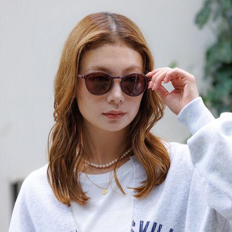 [^ԁF04510167015]͂ʂČ甲o[[ЂƂłAԂƈꏏłAy[W߂邽тɐVȐEւ̗ւƗUBJtFŁA{ŁA邢͉Ƃ̒ŁBǏ́A킩痣ʂȂЂƂƂɂȂByzCgJ[z肪ق̂ɍމ̒ŁAu[CgO[v́A@ׂŌzIȐFʂfo܂B̐ÂȋṔAǂsvcŖ̂悤ȕzĂ܂ByuEJ[zOld LeatheŕABe[W̃A[`FÂ悤ȐSn悳z킹A[݂̂J[BœǏ₩ȎԂvN悤ȐFłByzCgQ1/uEQ1zt[FC#ĆAӂ郔Be[WNVbNȃt[BrIǂȗ֊sł`Ȃ̂ŁAt[IтɔY܂Ăɂ߁Bt[߂ɍĂ邽߁A}bgt[̊炩ȎAFƕ\Ă̂IłByzCgQ2/uEQ2zt[FD#D́AIZIPIZI1ԐlC̃NVbN^Cṽ{Xgt[Bۂ݂ттt[́AD͋CŊ̈ۂ_炩Ȃ܂Big͂ArWlXV[ł킹₷AlXȃR[fBl[gɓ݂₷t[łByzCgQ3/uEQ3z#ÉAGKgȈۂ̒ԃNVbNt[B킹₷ƂEFgt[́AmIŃNVJȕ͋CArW lXV[łg₷`łB悢ۂ݂̃XNGAx[X̃t[ŁAj킸g܂ByzEƑ݂ȂŎg郉CibvBEUV99.9JbgŖڂ܂BElXȊ̌`ƃTCYɓKXvOqWڂĂA_ŉKȃt[Byӎzi摜́A̓p\RȂǂ̉{ɂAۂ̐FƈقȂČꍇ܂B炩߂B摜̏i̓TvłBۂ̏iƎdlAH኱قȂꍇ܂ByIZIPIZI/CWrWzIZIPIZI (CWsW) ́AtXEog 3 l̎҂ɂA2010 NɃpŒaACEFAuhłB̎n܂́Aނ̗ê߂ɁuŁA@\IŁAă[Yiuȃ[fBOOX (Vዾ) 肽vƎvƂłB݂̓TOXu[CgJbgOXALbYȂǂ̃oG[VgB}nA{E}VFȂǃps⃍hAubZɂcXAZNgVbv͂ߐE 83 Ŏ舵Ă܂BBRAND VALUE: HAPPY (|WeBuȐE) EASY (Vv) OPEN (ׂĂ̐l/łǂł) and WOOW (ɋ!)