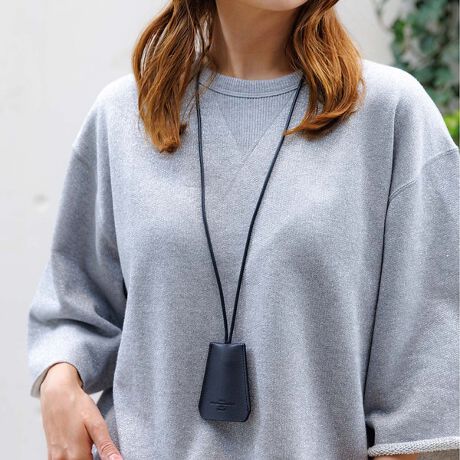 [^ԁF04510167013]Creed(N[h)ANZT[oŐgɂL[P[XoBL[OɌtāAォJo[킹Vvȍ\łBR[h͒ȒPɂłdlɂȂĂ邽߁AlqAg킸A̐lɂ҂̈ʒułgp܂gpĂfނCreedIWiCANVAS LEATHER(LoXU[)ƂfށBvłAڂLoXn̖ʔeLX^CłBCANVAS LEATHER(LoXU[)ڂ͔zBł̓U[őɂ͂ȂfށB8z̕\ʊł悤Ɋv̌݁AA痿𒲐ElƍグIWiU[Bžy₩ȌڂƃRV̎cṽ^b`̈a y߂V[YByCreed/N[hz{̃obOU[ObYuhBux[VbN ~ VѐSvRZvgɁAIꂽȎfނpApłVvŋ@\Iȃv_NgWJBv̎oNὡ؂ɁA␫ʂ𒴂ĎxĂ܂B