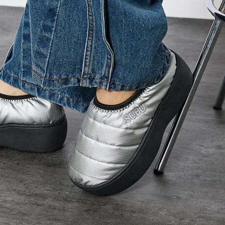 [^ԁF04510162019]2025VfuVAMP PLATFORMvoI ŖA[hŁhC}ȑ݊ACełBSUBU̐VƂĒadlVAMPfłByiڍׁzẗ芴ɉA\[X^CAbvȂA[hȑ݊oĂ܂BVJHEXMAXC\[𓋍ڂANbVƔ͂˔SnSUBUDNApȂAƎRŉKɊy߂ꑫւƐi܂Bt@bVƋ@\𗼗A~̑ɂ鎖ԈႢȂI[HEXMAX INSOLE??Zp`\̗pEwNbVBs̏Ռz͂Ői͂T|[g܂Bݍ݂芴蒷ԗĂɂ̂łBSUBUjō̗SnAuVAMPv͂߂ƂVヂfɓڂĂ܂̃R[fɍ킹邾łȂĂX^COɁIpcX^CAXJ[gX^CȂǖ\ɎACełBЗĂ݂ĉIyӎzi摜́A̓p\RȂǂ̉{ɂAۂ̐FƈقȂČꍇ܂B炩߂B摜̏i̓TvłBۂ̏iƎdlAH኱قȂꍇ܂BySUBU/XuzuNmȂ~̃T_vUNEXPECTED WINTER SANDALSAӂƏo|鎞ɑfŗA܂܂łɂȂH~T_BhbNXĂ鎞LȎԂ߂hACfeBeBɓƎ̑fނ̗pAlX̐Sn悢Ă܂B-