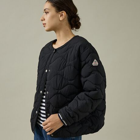 [^ԁF04519831005]uiNv́Aۂ݂̂VGbg͂̃V[gOX̃Cg_EWPbgBIjILgfUC|CgŃVvȂꂽۂ^܂BƂEh̃lbNCy₩ȒSnȂAslbNXւt`_bN_EƏ[UAۉmۂĂ܂Bɂ₷A~ꂾłȂHtȂǒԂɓnĉKɎgpłꒅłB|CgEŔɌyʁAmXgXȒSnBECi[_EƂĎ^т₷CgȈꒅBEقǗǂtg̃IjILgBEƂ݌BERpNgɎ[gт\łBETChɃV[|PbgBVGbg/fރCi[ƂĒ₷אĝƂۂ݂̂VGbgB킽ɂ͍it`_bN_EґɎgpBR[fBl[gŌyACg_ẼxXgB܂̃_E𒅂܂łłȂ̌yDƂďd󂷂郉CgłBʋ΂̃R[gȂǂ̃Ci[_EƂĂA܂t̎[܂ɓėsAEghAV[ɂ֗łyPYRENEX / slbNXztX̃sl[R̘[TEZx(Saint-Sever)ɂāAт𐶎YЂ 1859 NɑnƂPYRENEX(slbNX)BTEZx̓tHAO̎YnƂĉBł͗LȒnŁAslbNXЂ͑nƓA HpƂďꂽ̖тpA|zc▍Ȃǂ̐Qނ̐Y𑱂Ă܂Bsl[R̘[ƂCۏň_bŃAsbLOꂽ_E͔ɍtBOp[Aۉ̍_E܂܂B1960NɃVtȂǂ̃Lvpi͂߂Ƃ{iIȃApi̐Yn߂slbNX́AOEM [J[ƂėlXȃuhƃ^bOg݁AẪmEnE~ςA1990NォuPYRENEXv̖uhX^[g܂B݂ł͎fUCi[Ƃ̃R{[Vv~ACWJAt@bVV[ӎioĂ܂Bp̒cXSݓXAZNgVbvɃR[i[WJȂǁAtX\_EuhւƑ傫WĂvlbNX݂͌łє̔Q̐Y𑱂ĂAEIɂ͒т琻i܂łтĎЍHŐYĂ_Ȇ[J[łBubN fFH170 B86 W61 H90 pTCYF38AC{[ fFH170 B86 W61 H90 pTCYF36{h[ fFH170 B86 W61 H90 pTCYF40